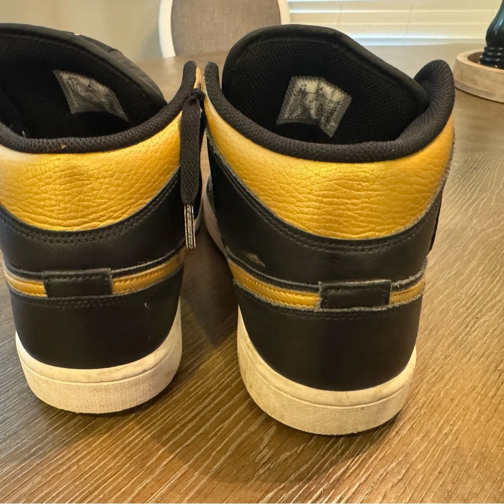 Nike Air Jordan 1 Mid Shoes Black Metallic Gold White DQ8426-071 Men's Size 9.5